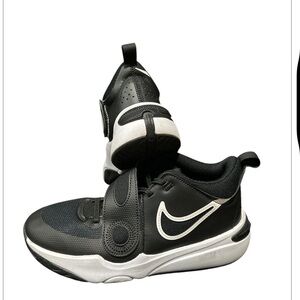 Nike Black and White Sneakers with Velcro Closure